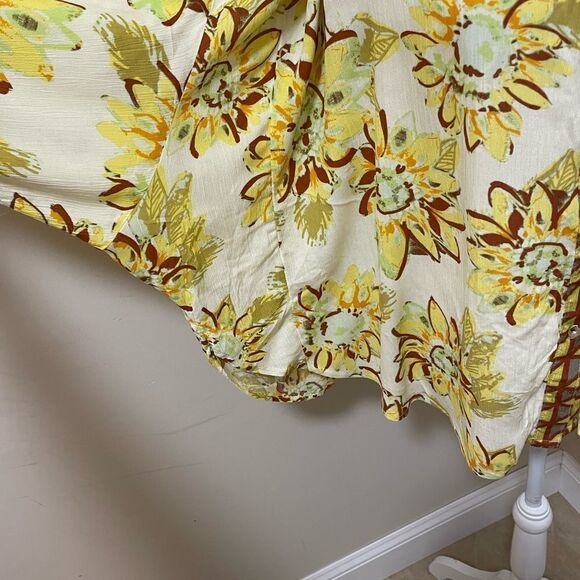 Free People Good Vibrations Yellow Sunflower Button Down Blouse Size S NWT - Picture 4 of 10